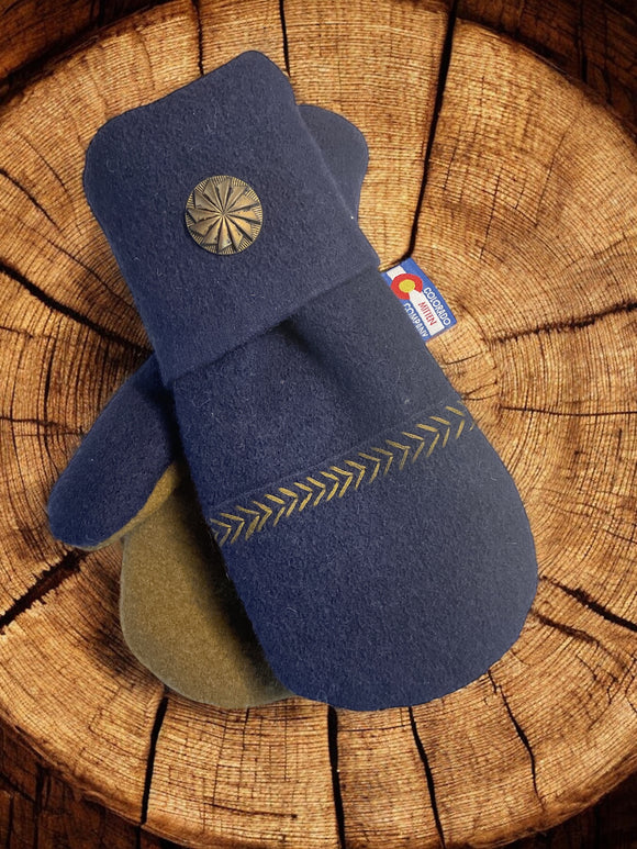 Women's Large Mittens. blue